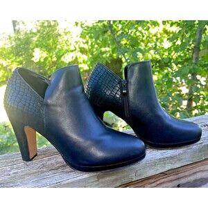Chelsea Crew Black Heeled Boots with Textured Finish chelsea moreland Size 7.5